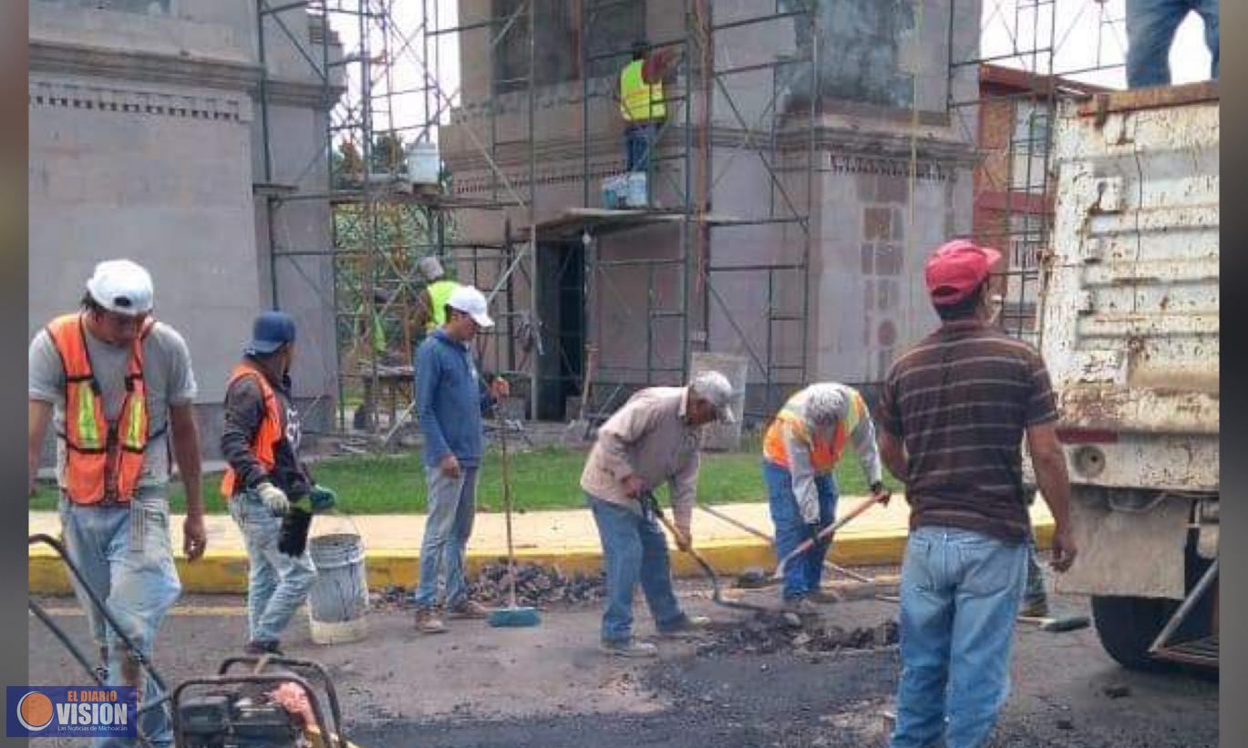 Ayuntamiento de Zacapu, continúa con su programa de bacheo municipal 
