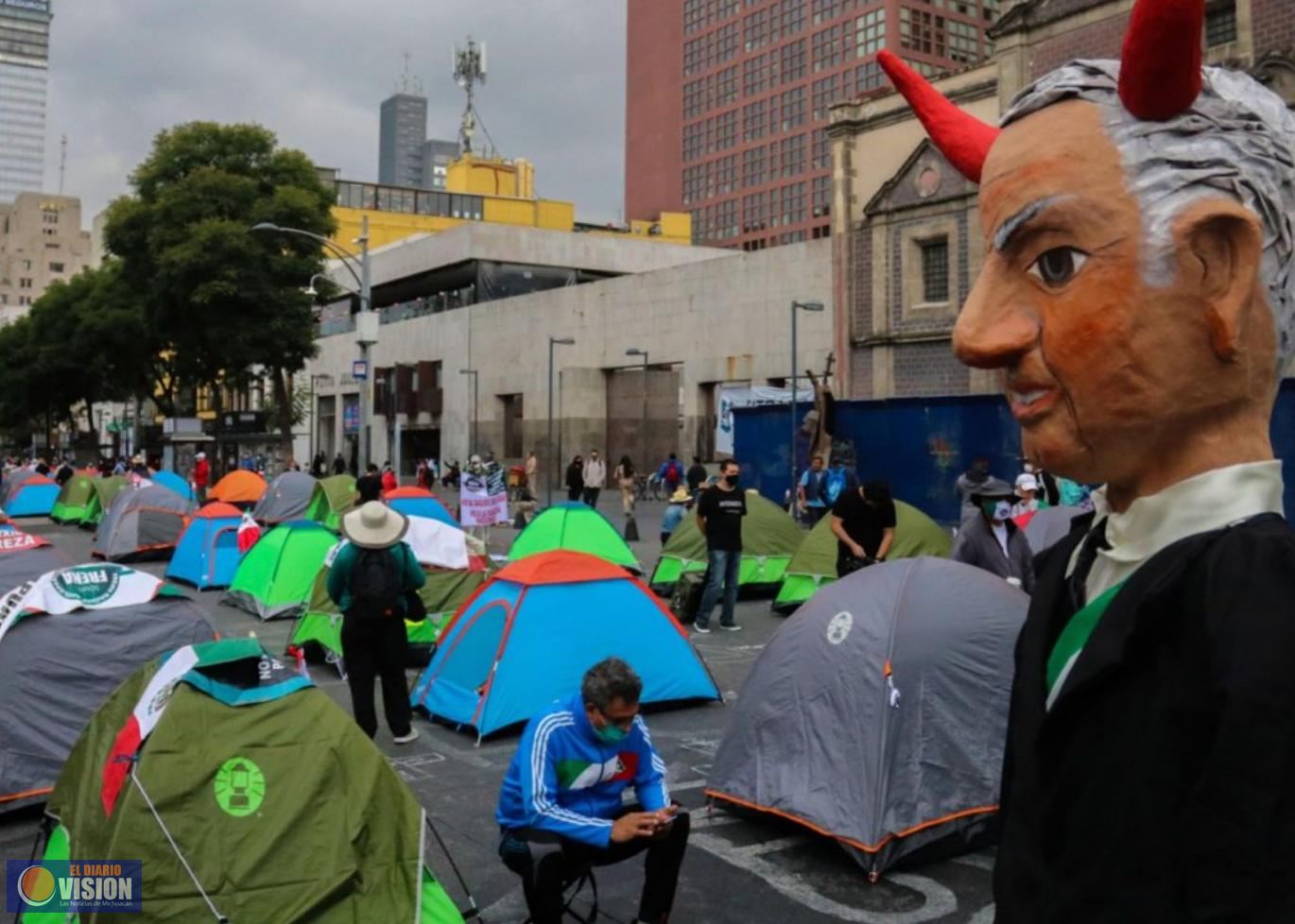 “Se pueden quedar en Avenida Juárez”, afirma Obrador a manifestantes de FRENAAA