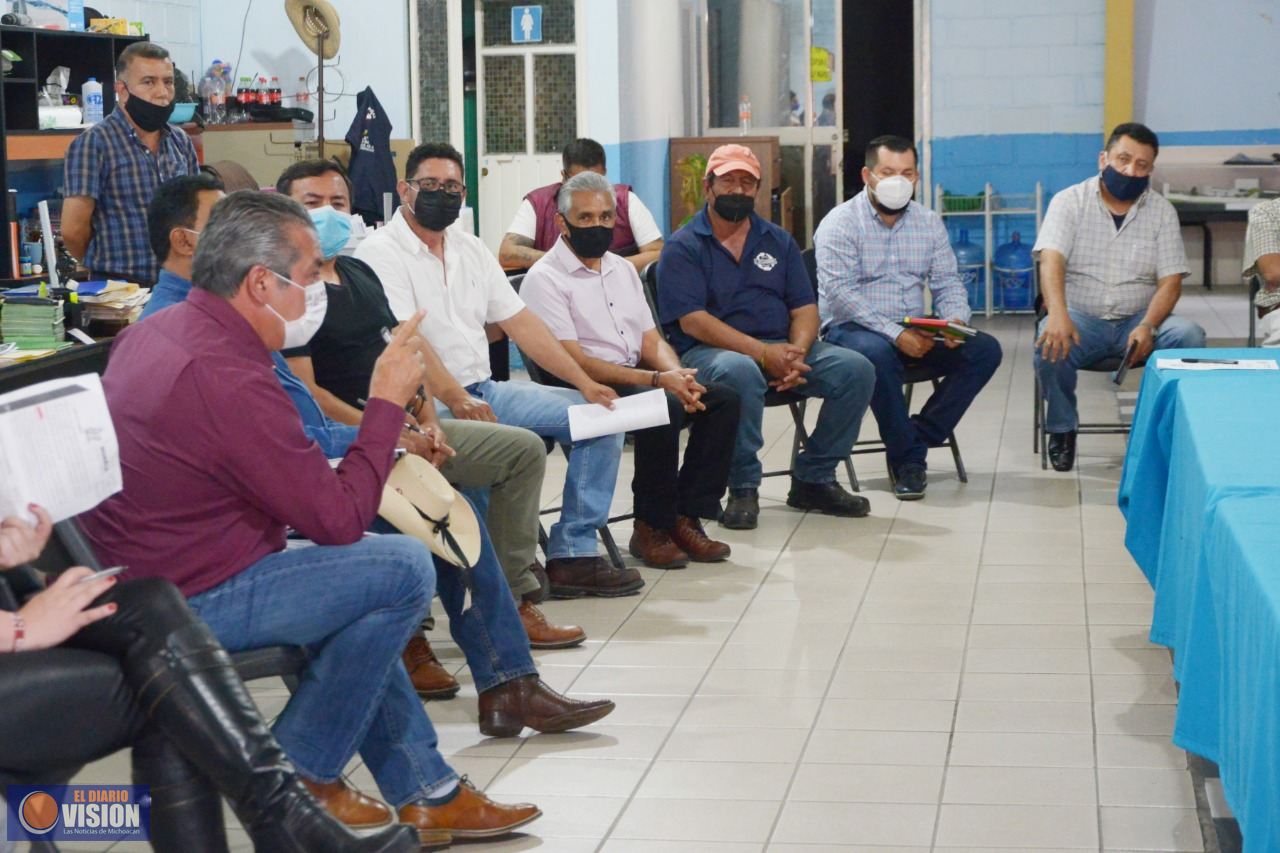 Raúl Morón, ofrece coordinar esfuerzos en favor de locatarios de la Central de Abastos de Morelia 