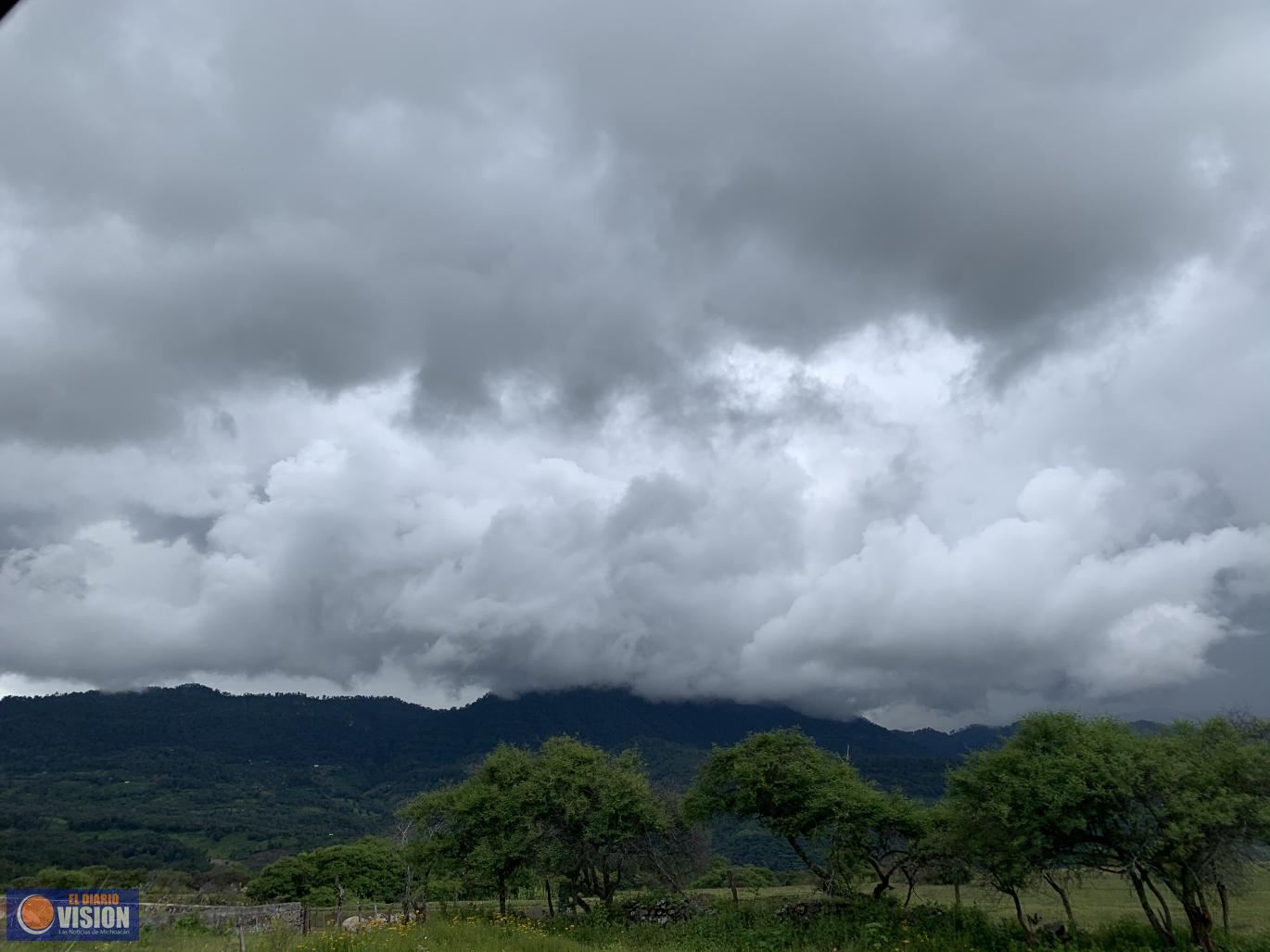 Ante onda tropical 37, piden seguir medidas preventivas por lluvias