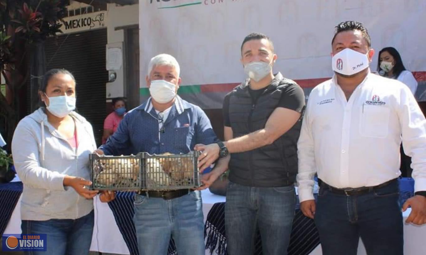 Ayuntamiento de Ziracuaretiro entregó la 5a etapa del programa avícola municipal