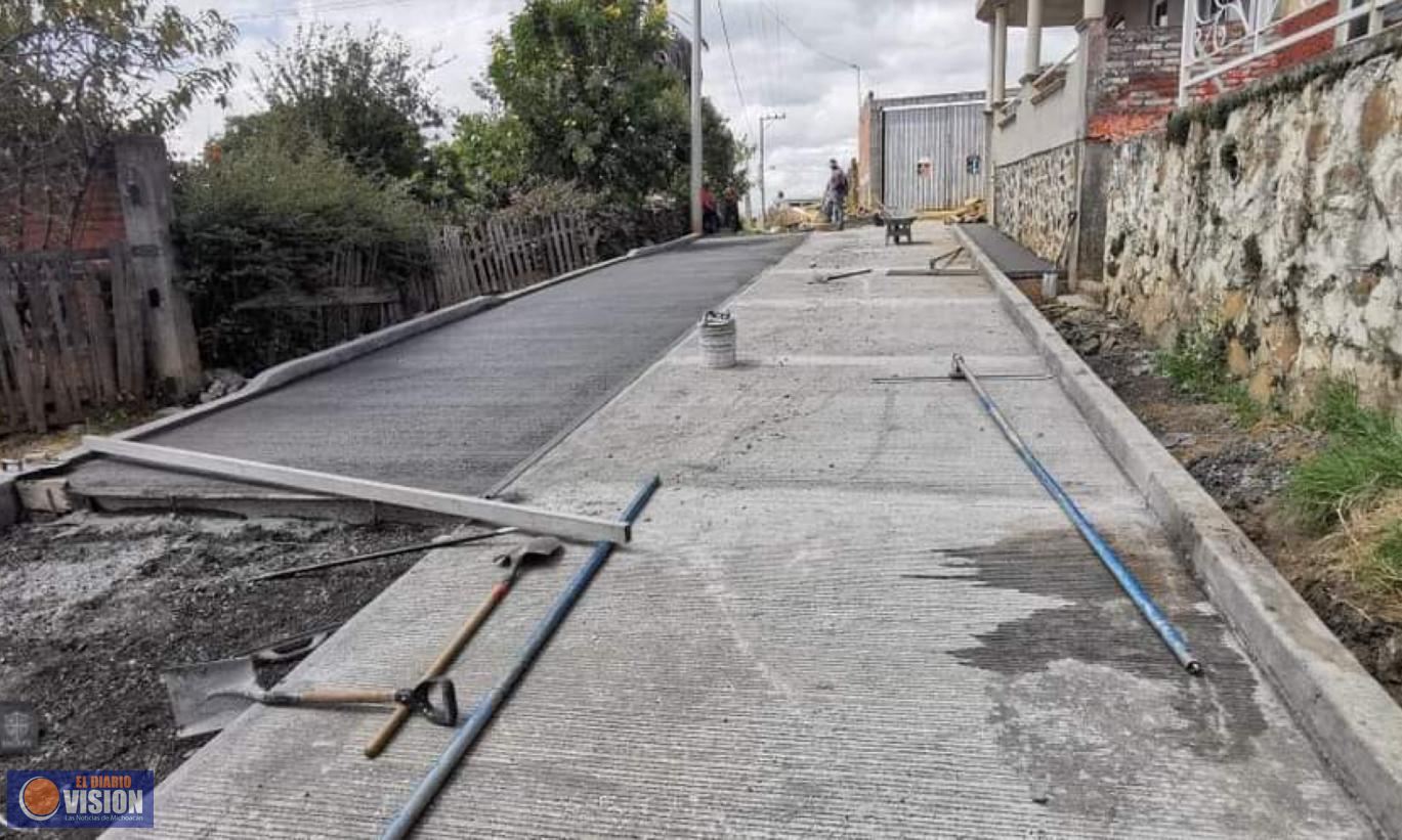 En Zacapu, avanzan las obras de pavimentacion en la comunidad de el Pueblito 