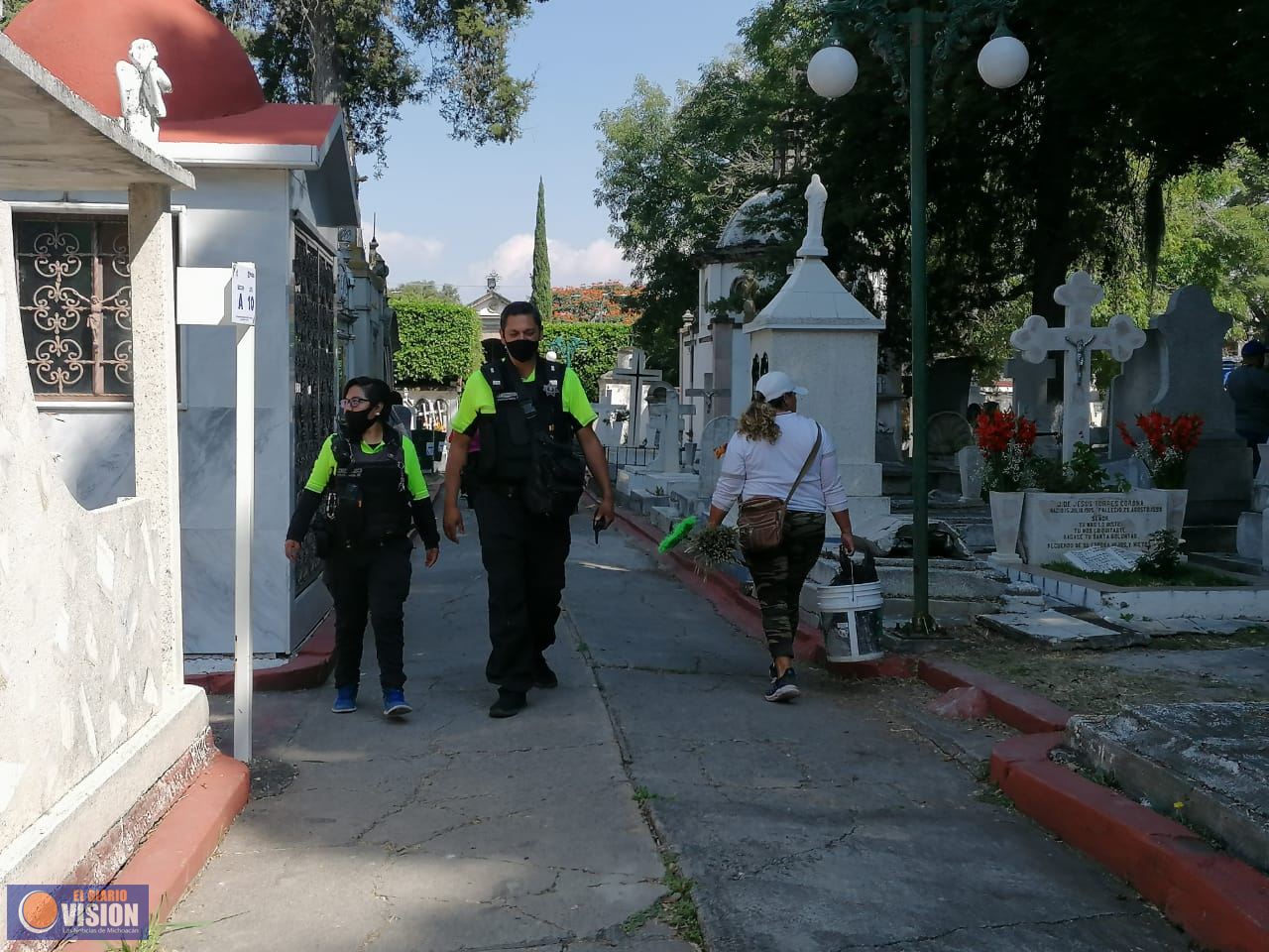 Despliega Policía Morelia operativo de vigilancia en panteones de Morelia 