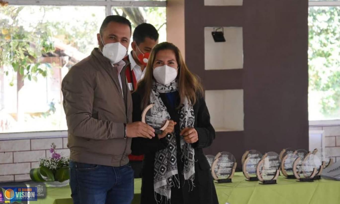 Reconoce, Luis Felipe León Balbanera a  médicos y corporaciones de salud del municipio 