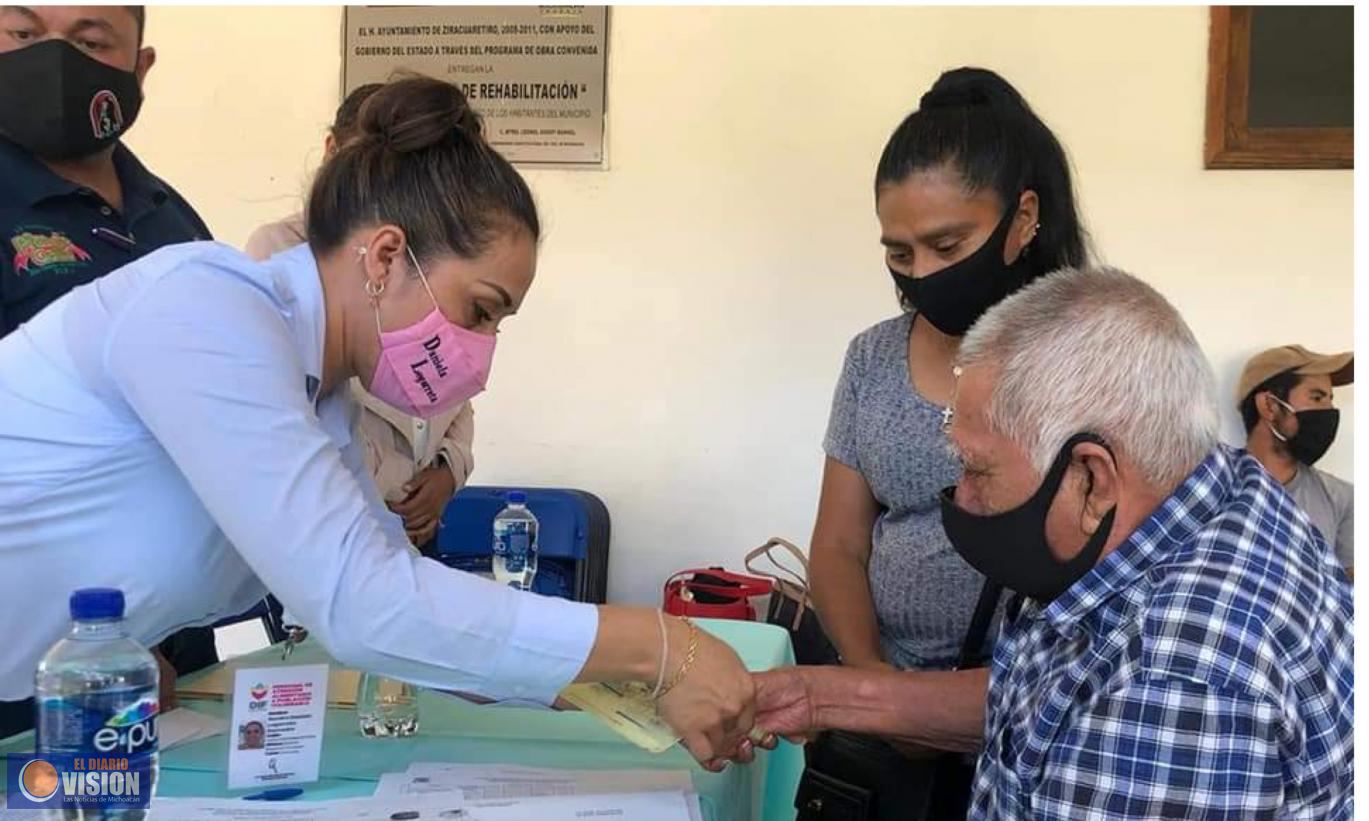 José Rodríguez Baca, entregó becas a personas con discapacidad del municipio