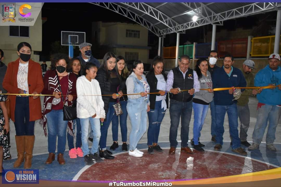 Ariel Trujillo, inauguró la Techumbre en la cancha de basquetbol en la comunidad de Quencio