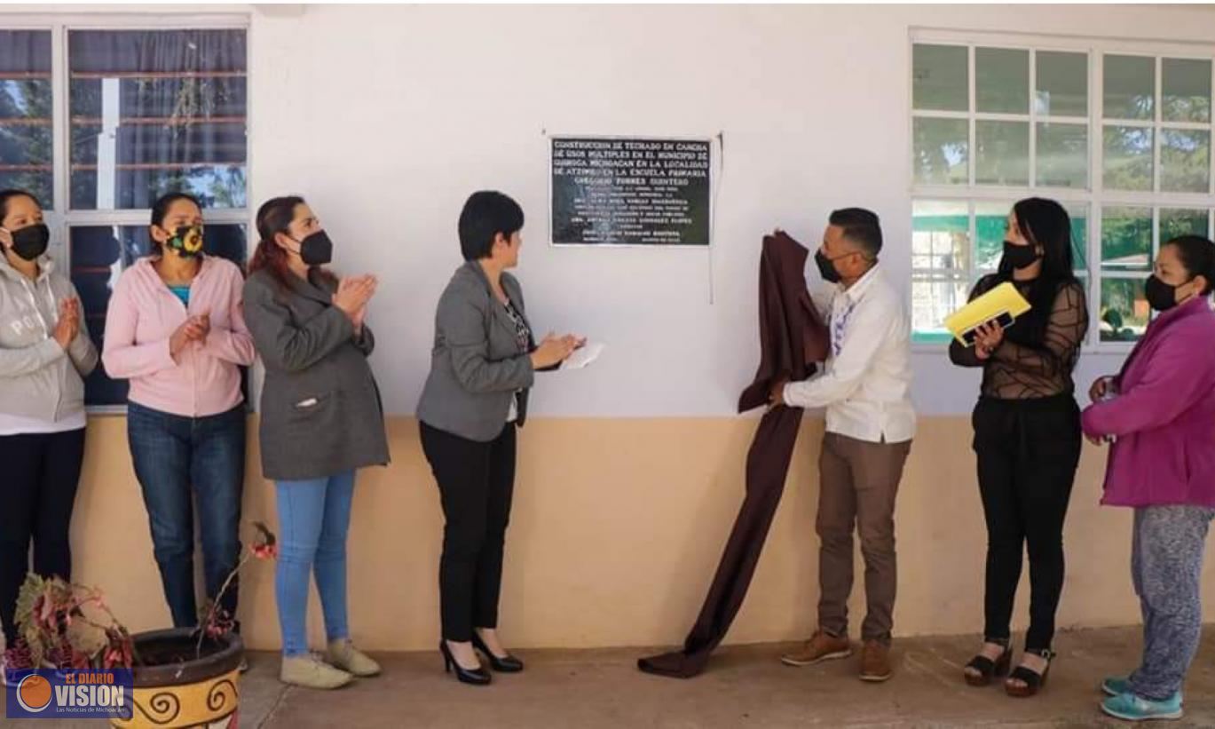 Alma Rosa Vargas, inauguró el techado en la cancha de usos múltiples en la comunidad de Atzimbo