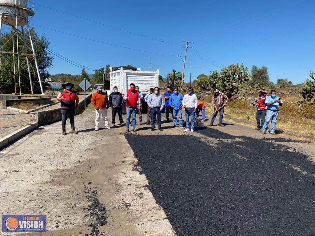 Irepani Hernández Gama, dio el banderazo de inicio del programa de bacheo