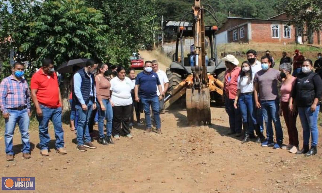 José Rodríguez Baca, puso en marcha varias obras en la localidad de Caracha