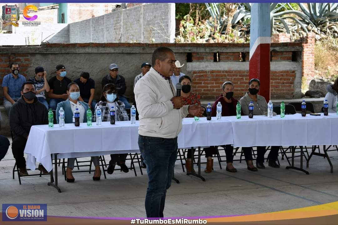 Ariel Trujillo, inauguró la techumbre en la cancha de basquetbol en la comunidad de Laredo