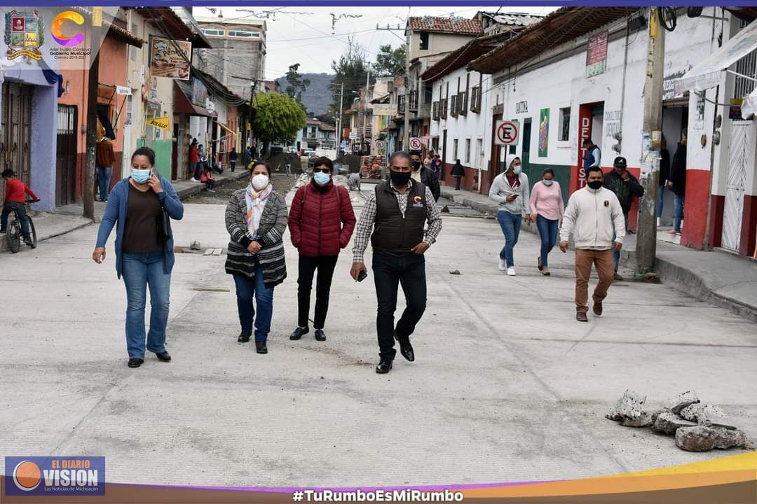 Ariel Trujillo, supervisó la pavimentación con concreto hidráulico en la Avenida Morelos Sur