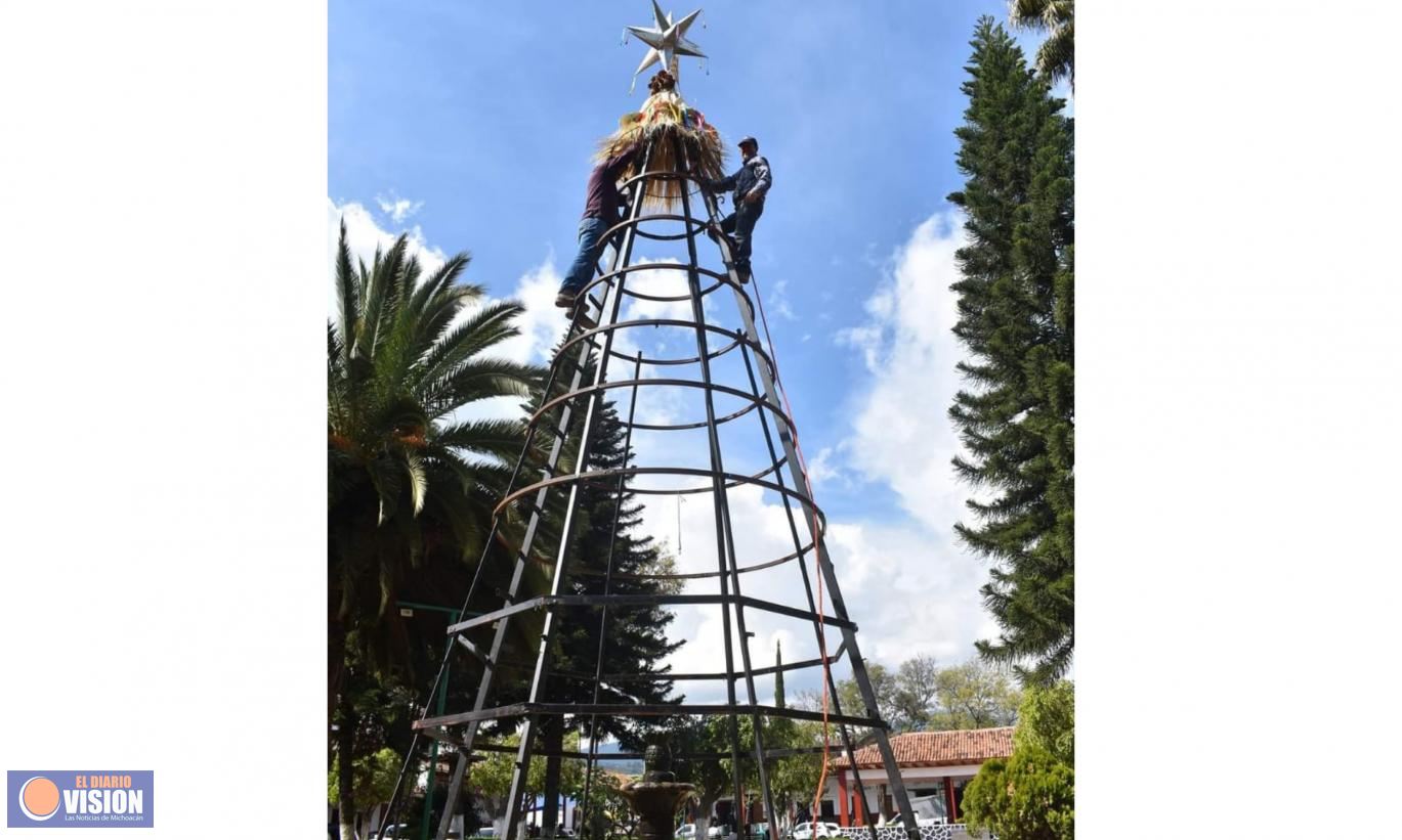Ayuntamiento de Erongarícuaro, inicia la instalación del Árbol Monumental Artesanal y Nacimiento