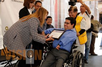 Premian a personas con discapacidad.