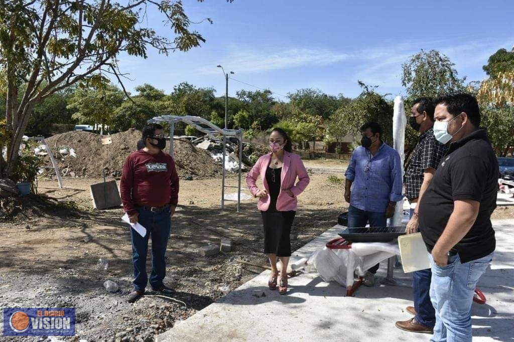 Supervisa Itzé Camacho rehabilitación de espacio público en Lázaro Cárdenas
