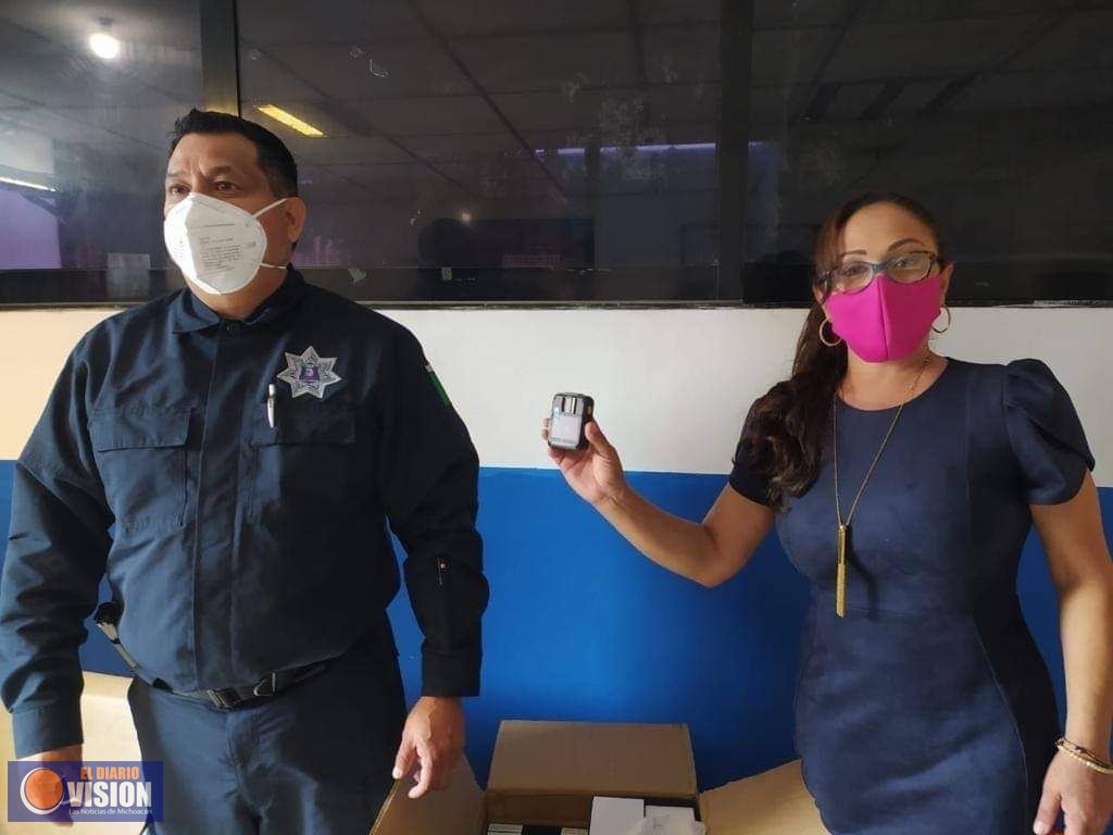 Itzé Camacho, entregó 150 cámaras de solapa a elementos de la Dirección de Seguridad Municipal