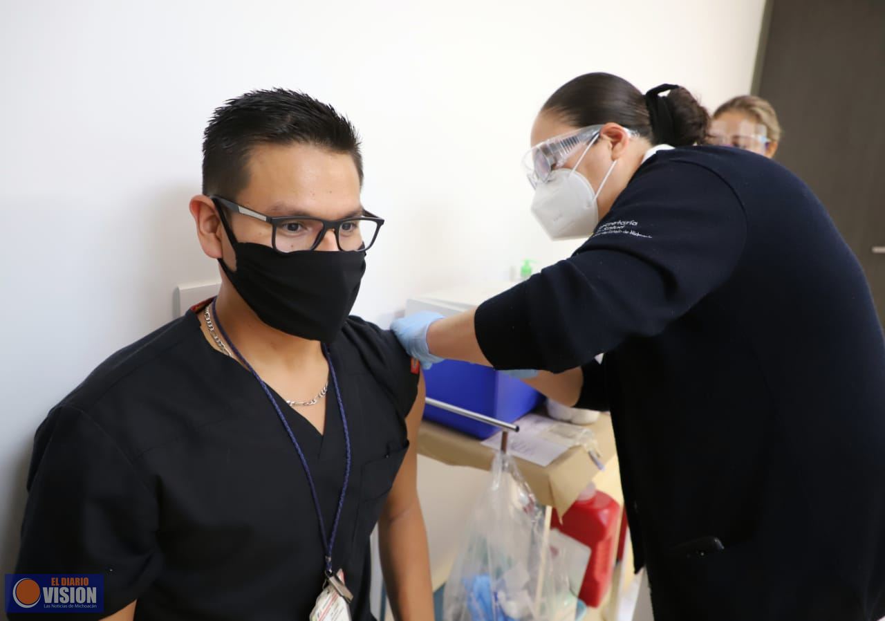 Gobierno espera padrón de trabajadores de la Salud de hospitales privados para vacunarlos