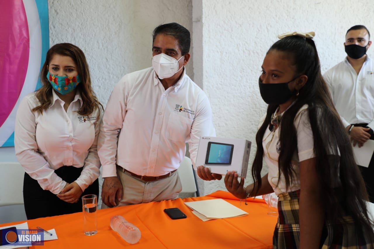 Recibe SEE donación de 131 dispositivos electrónicos para estudiantes con mayor necesidad  