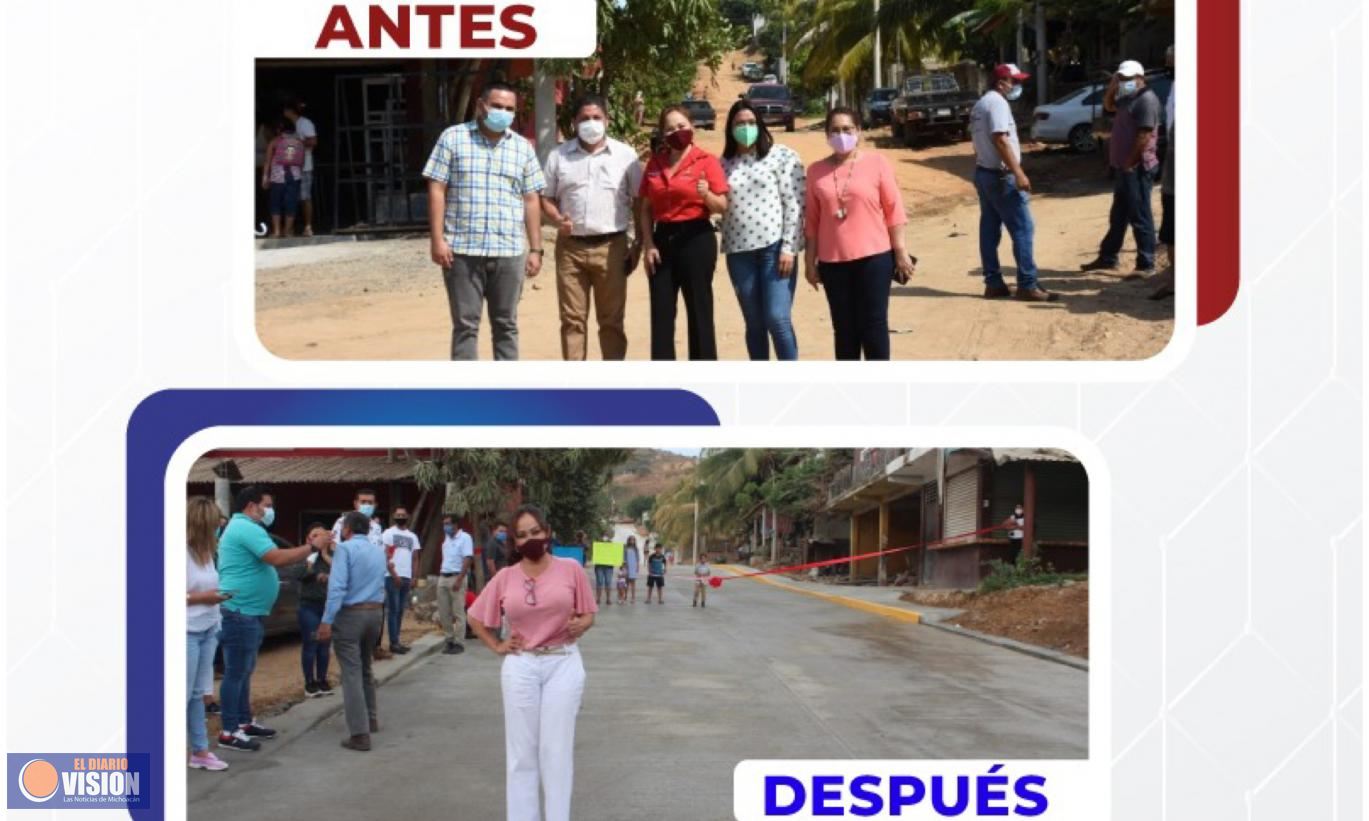 Entrega Itzé Camacho obra de pavimentación en Caleta de Campos