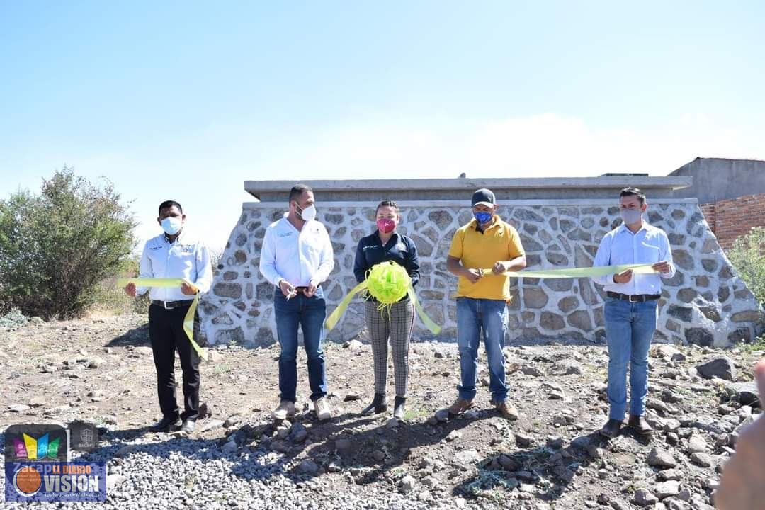 Inaugura Luis Felipe León Balbanera tanque de agua en la comunidad de San Antonio Tariácuri 