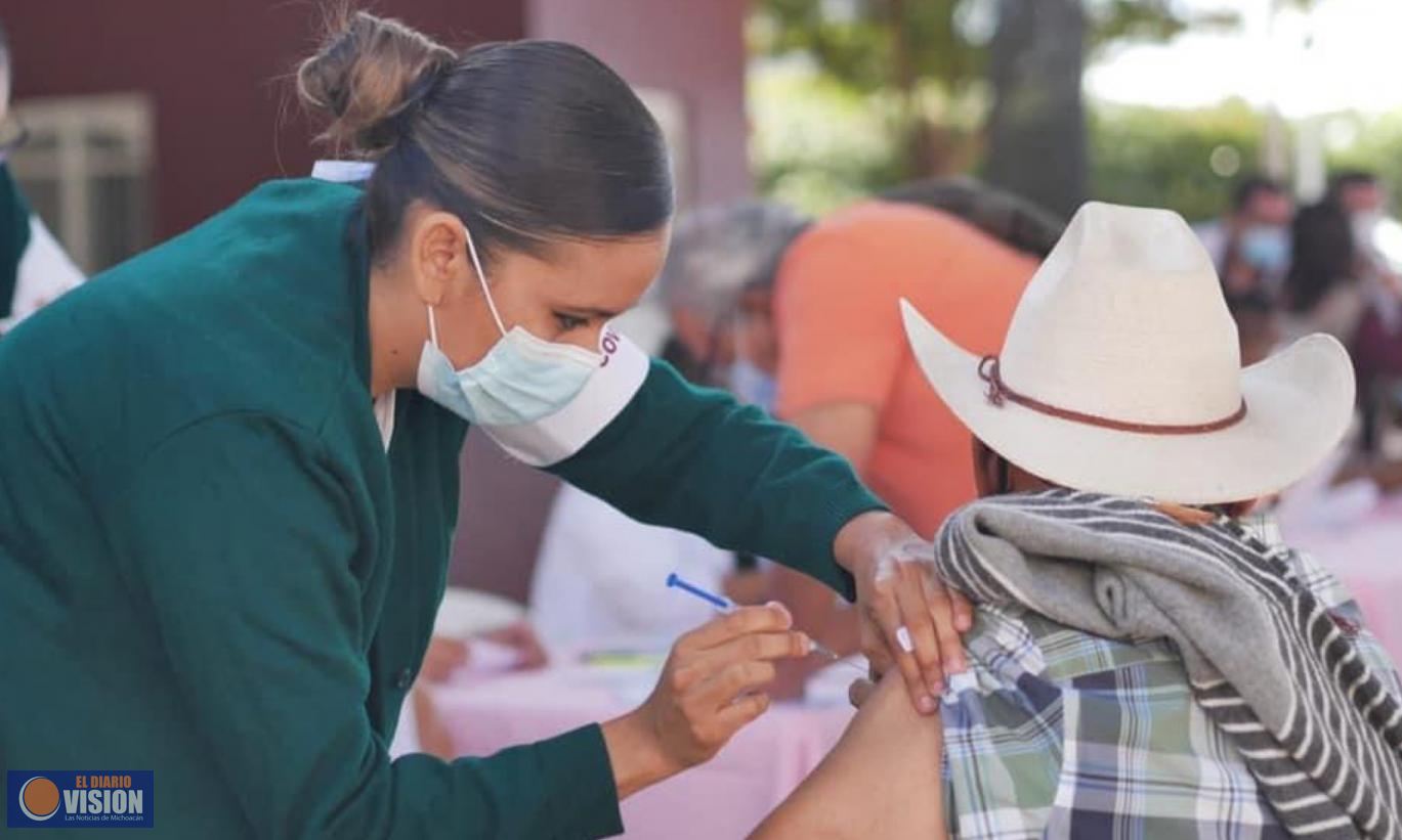 Ayer fueron aplicadas 87 mil 472 vacunas contra COVID-19 en adultos mayores