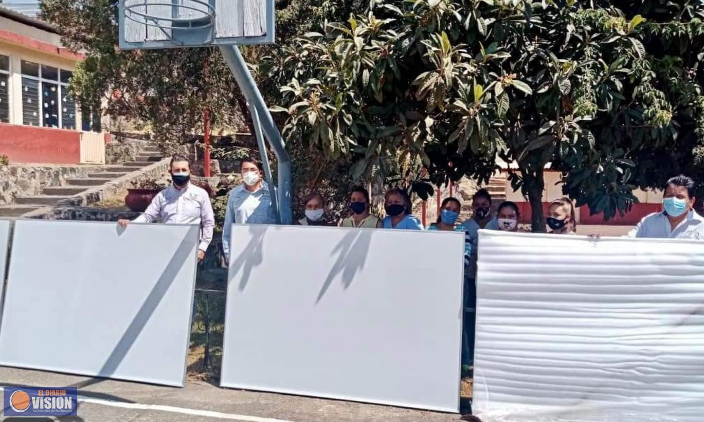 Apoya Gobierno de Zacapu a escuelas del municipio con mobiliario 