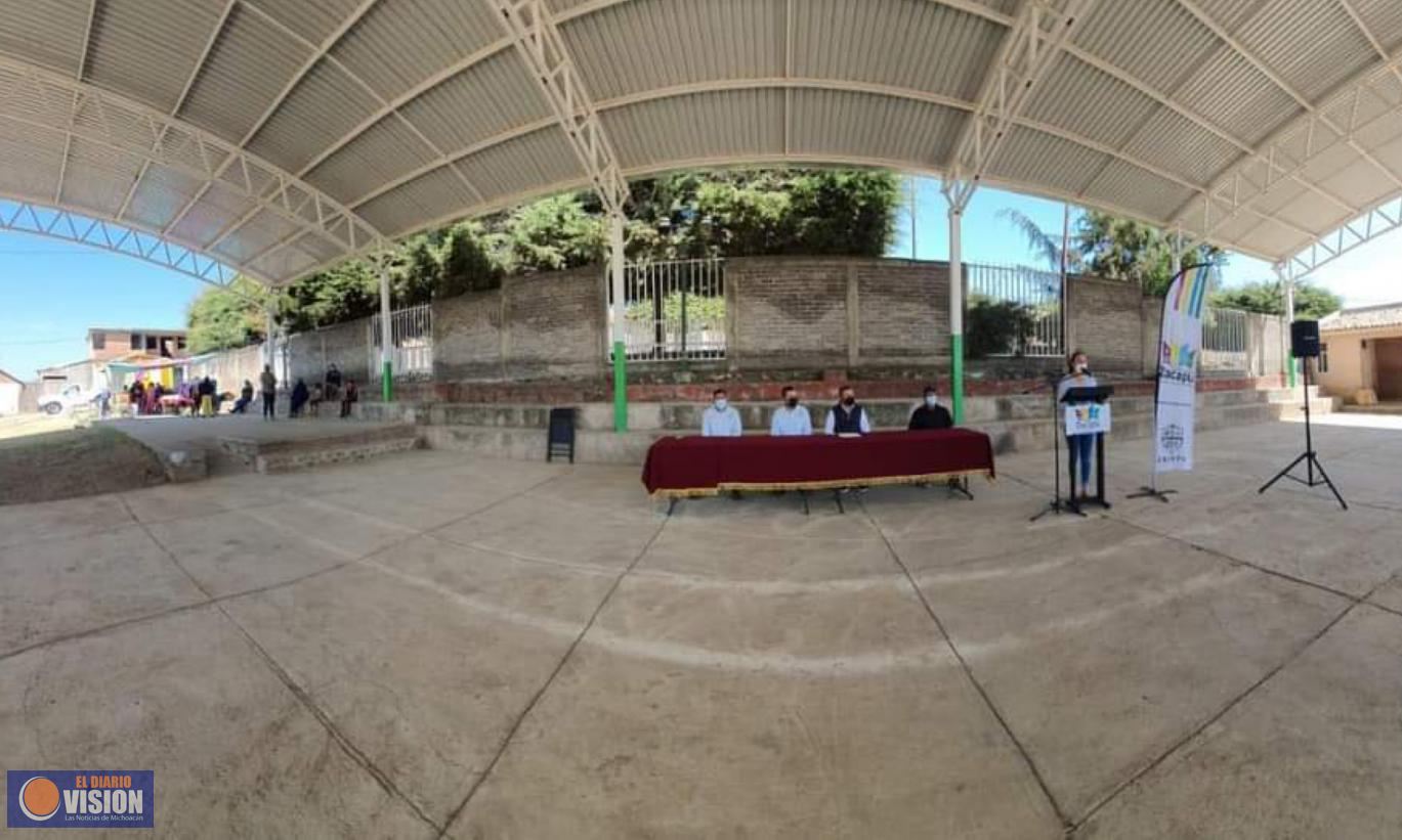 Entrega Luis Felipe León Balbanera techumbre en la comunidad del Coyolote 