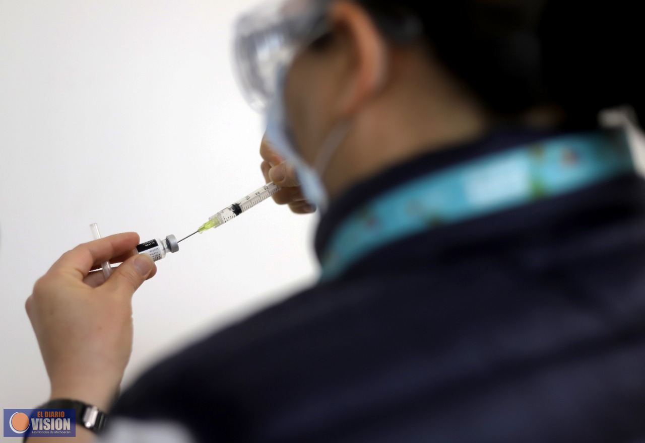 Se analiza caso de muerte de mujer tras vacuna contra COVID-19, pero parece no hay relación: AMLO