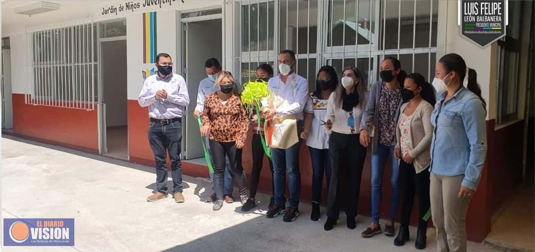 Inaugura Luis Felipe León Balbanera, nuevas aulas en la comunidad de Tiríndaro