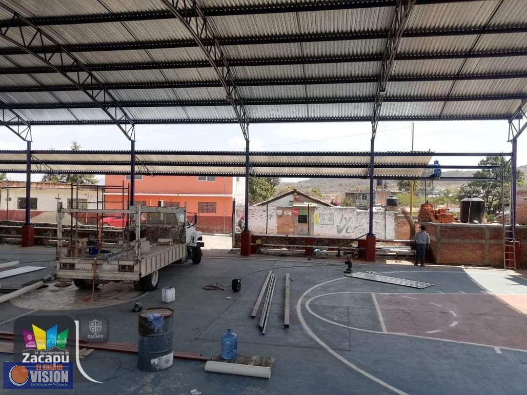 Rehabilita Gobierno de Zacapu techumbre de espacio público en la Cofradía 