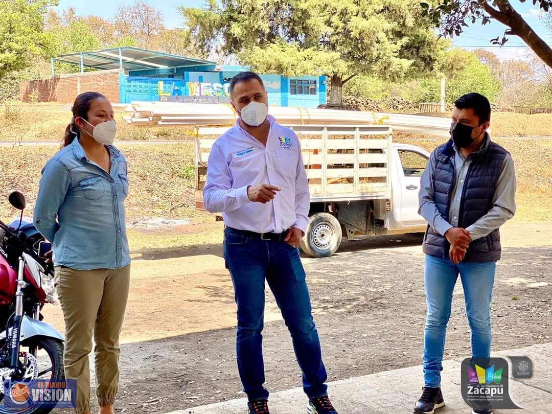 Entregó Luis Felipe León Balbanera material hidráulico en la comunidad de La Yesca