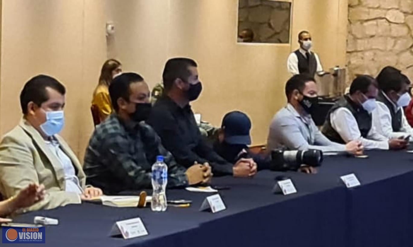 Adrián Melgoza exige vacunación para Erongarícuaro contra COVID-19 