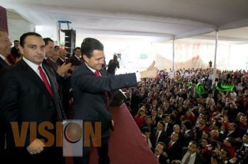 Recibe constancia Enrique Peña Nieto