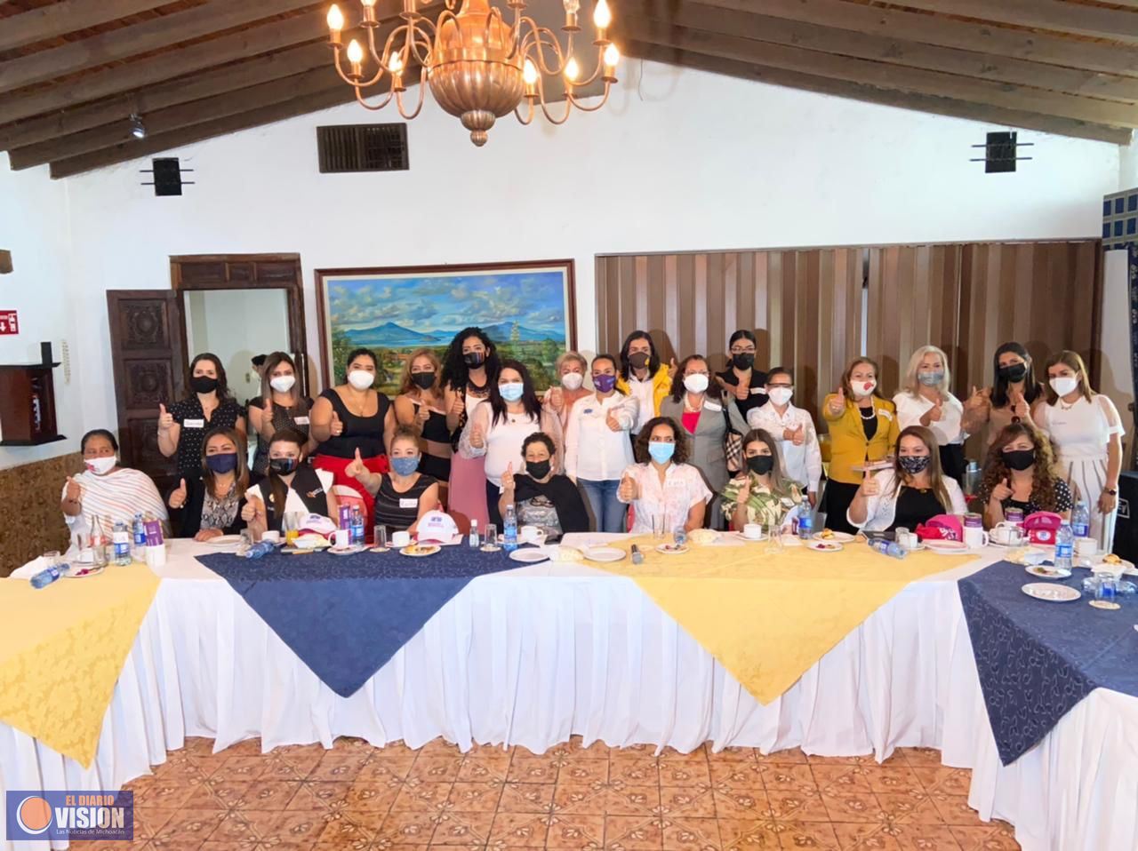 Presenta Norma Adriana Magaña campaña contra el cáncer a red de mujeres empresarias 