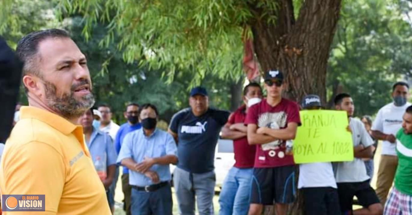 Luis Felipe León Balbanera se compromete con deportistas de Naranja de Tapia a impulsar el deporte
