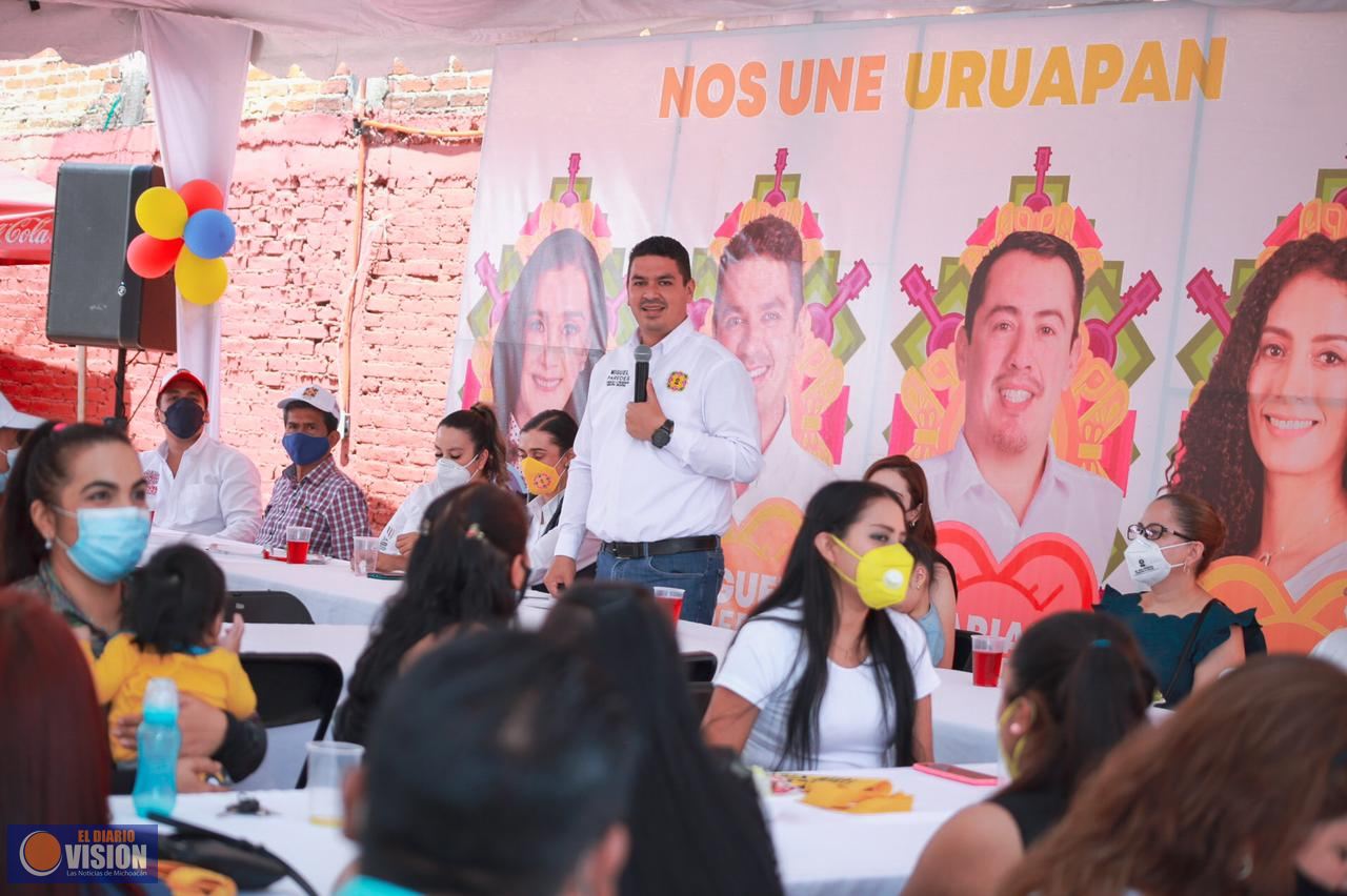 Van con Miguel Paredes habitantes de las colonias La Mora, México y Ampliación Revolución 