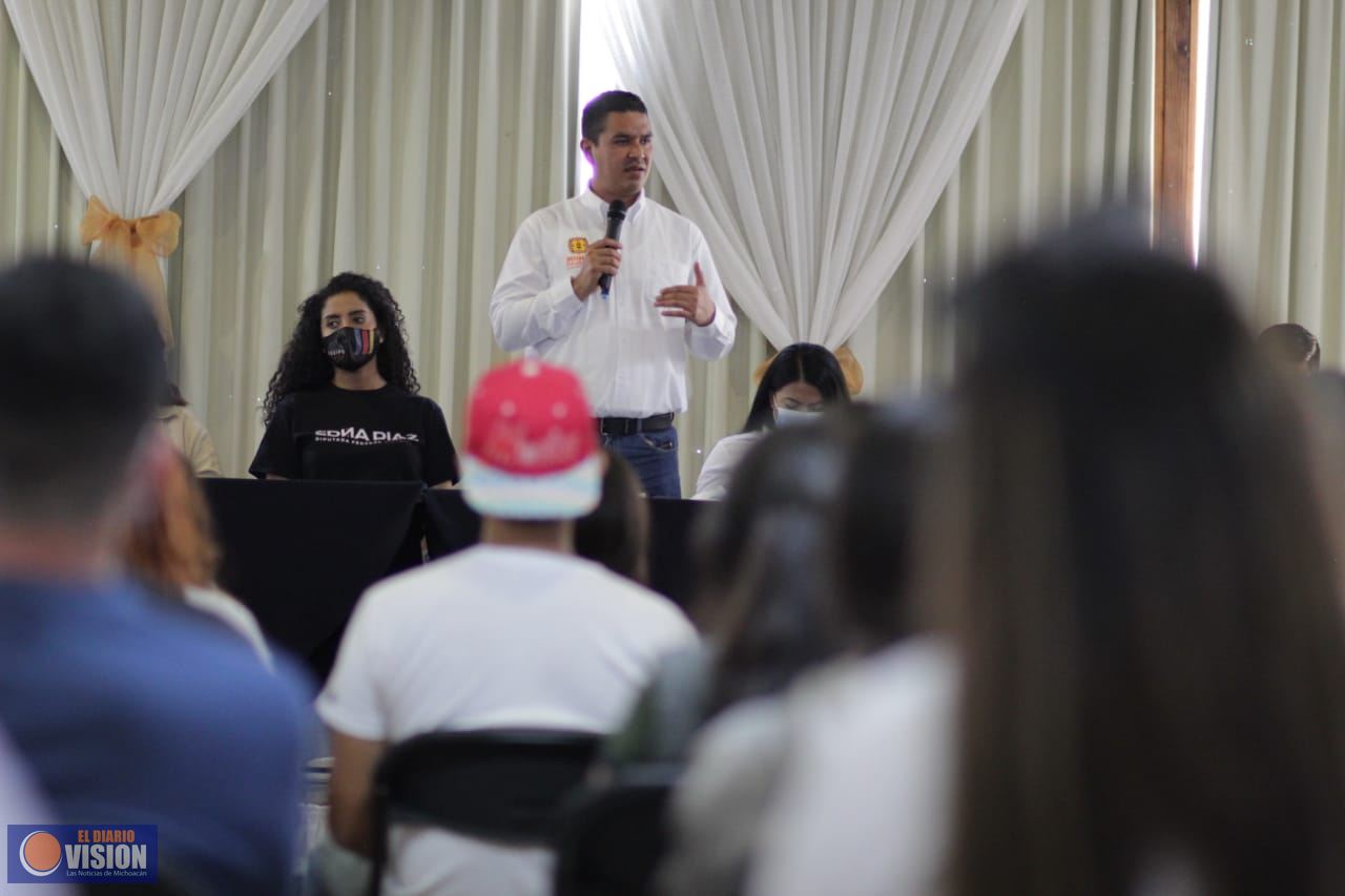 Candidatos del Equipo por Uruapan entablan diálogo y atienden inquietudes de estudiantes del ITSU