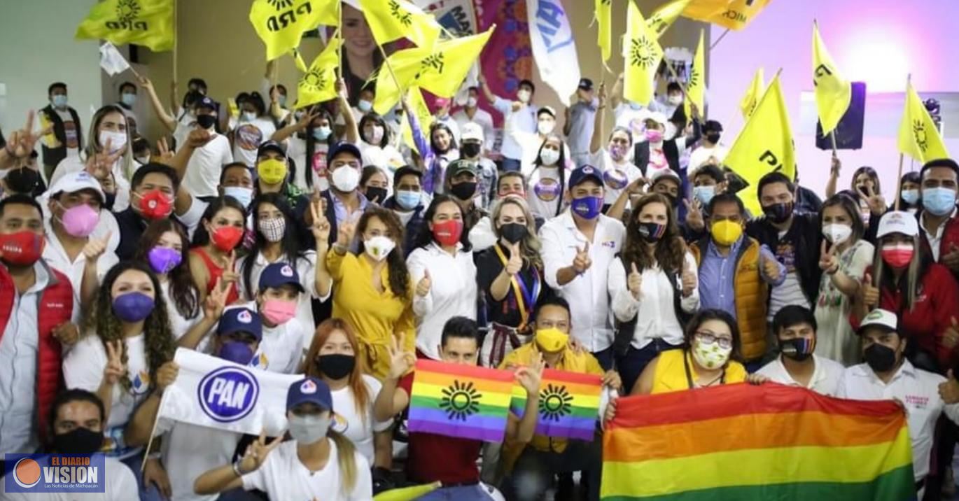 Junto a los jóvenes haremos realidad el parlamento abierto: Macarena