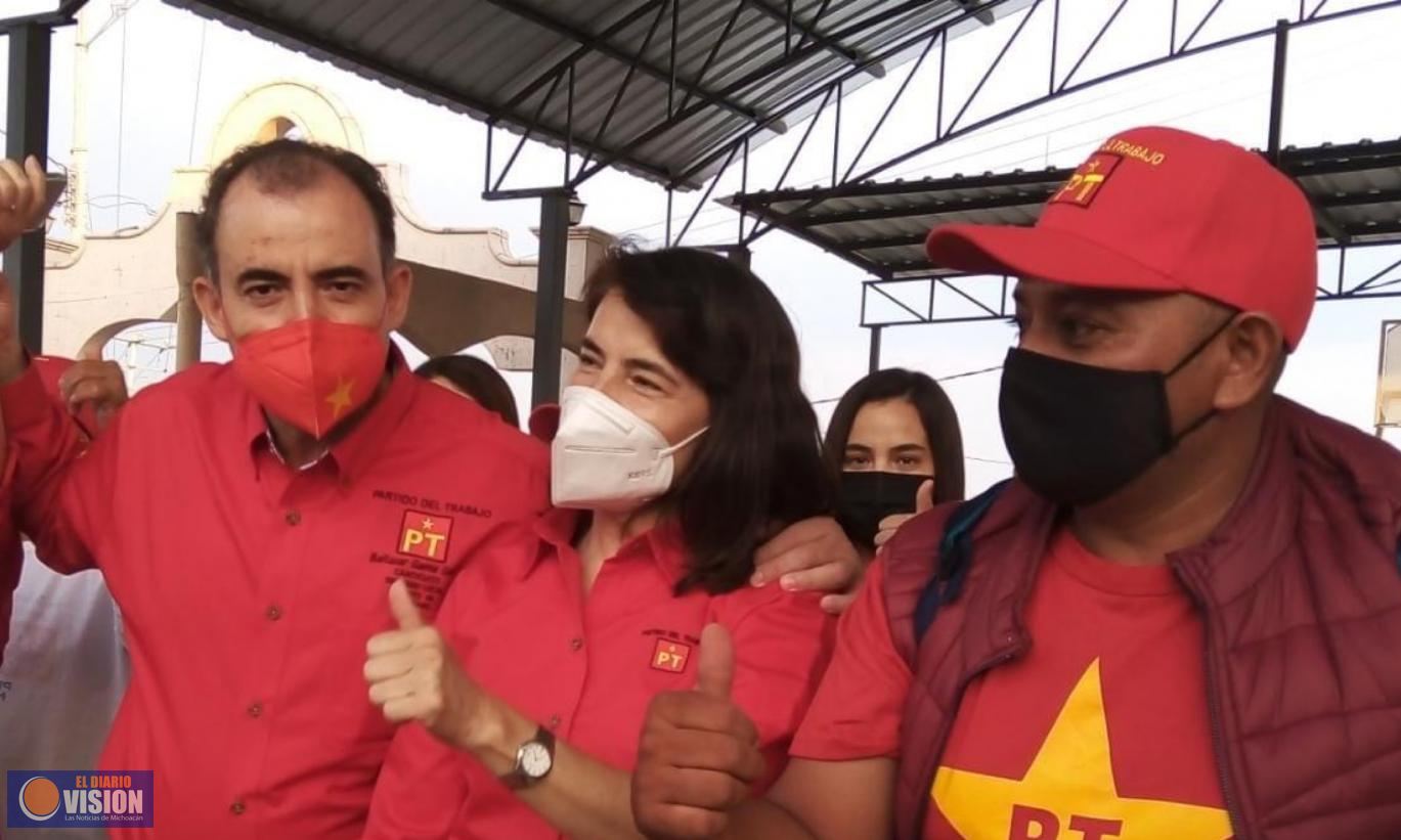 Baltazar Gaona García, festeja a las mamás de Tarímbaro