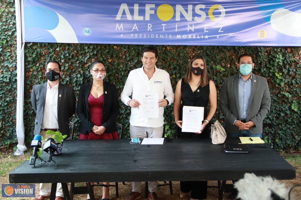 Firma Alfonso Martínez acuerdo contra la corrupción en Morelia