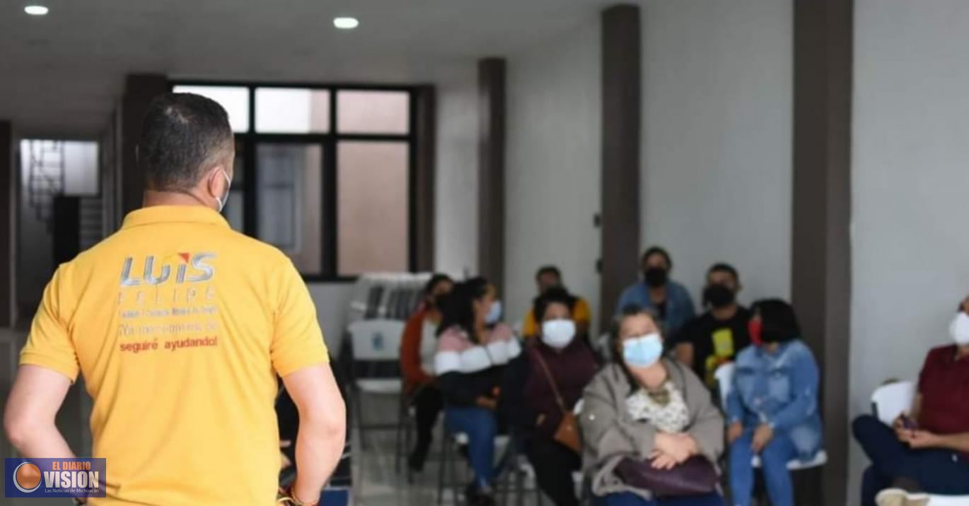 Luis Felipe León Balbanera se reúne con maestros del jardín de niños Lupita Díaz de Arriaga