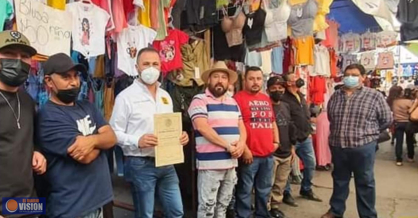 Refrenda Luis Felipe León Balbanera, compromisos con la Asociación Civil Tianguis Popular