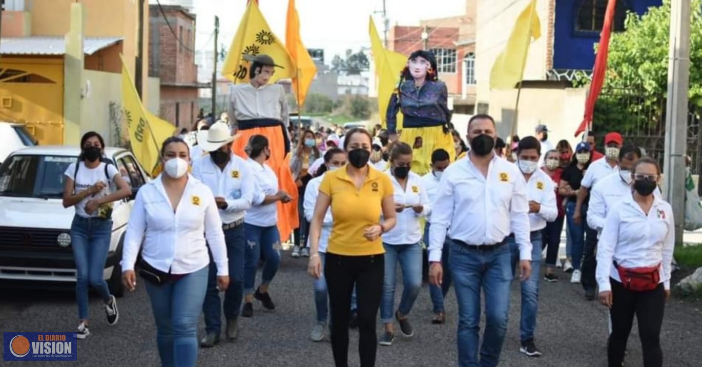 Luis Felipe León Balbanera, visitó varias colonias de Zacapu para exponer su proyecto