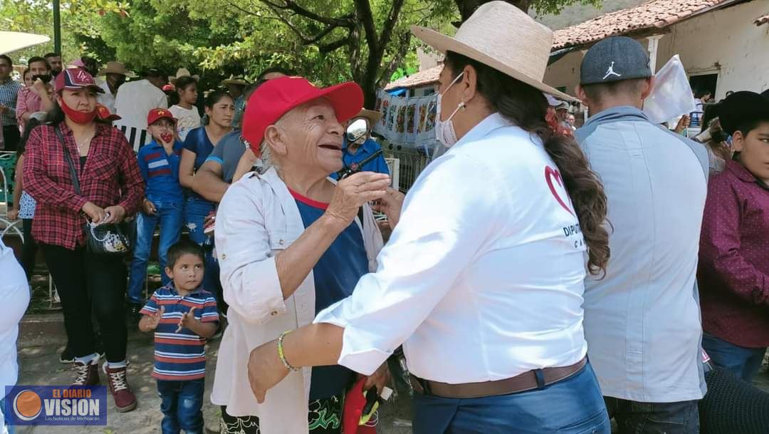 María Chávez Pérez, compromete mejorar educación, salud y reactivar la economía de su distrito