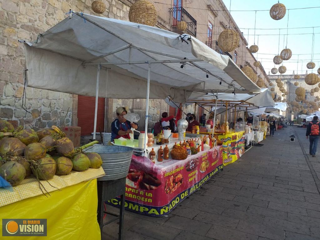 Con medidas sanitarias, comerciantes venden productos durante Aniversario de Morelia