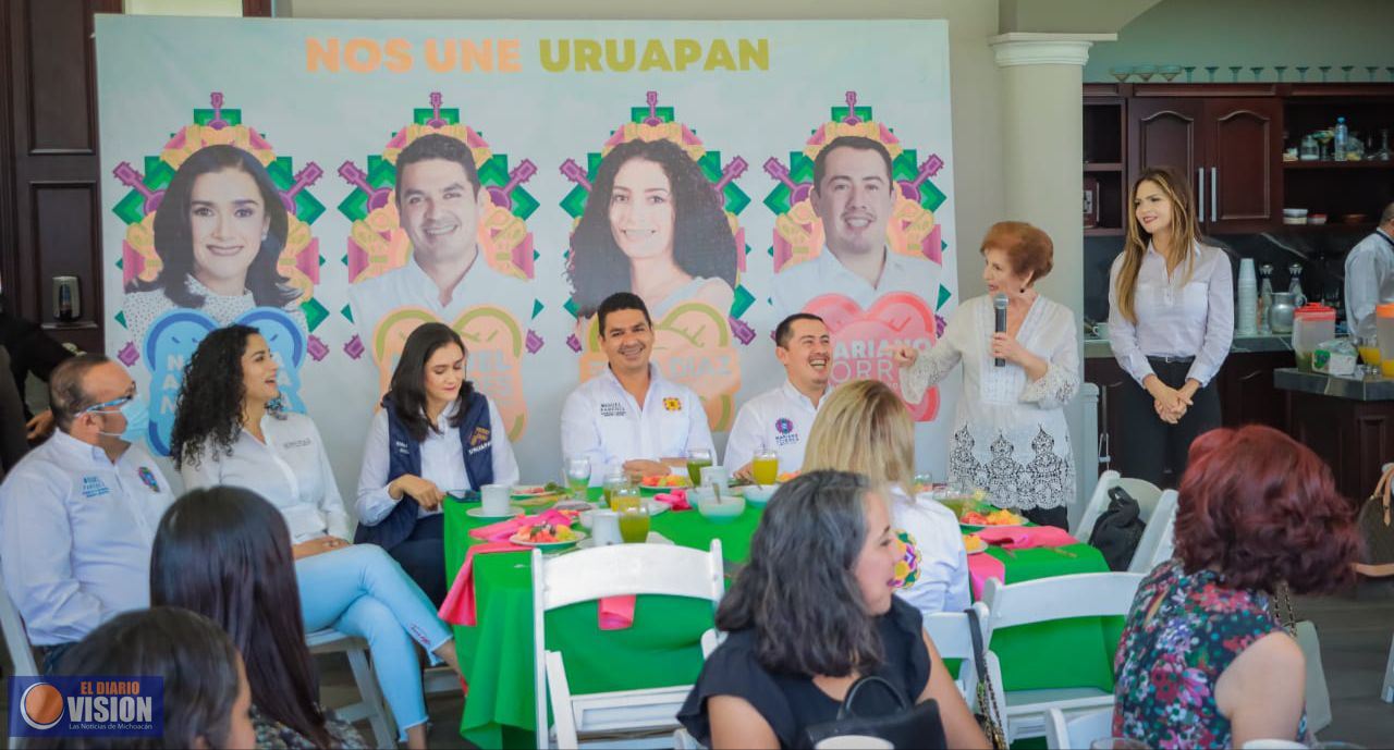  Miguel Paredes se reúne con mujeres encabezadas por Mary Doddoli y Gema del Río 