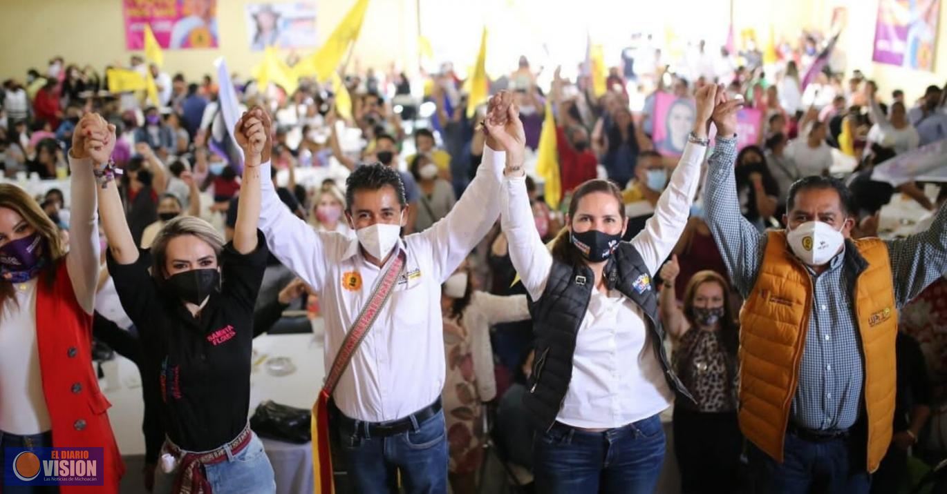 Cientos de mujeres patzcuarenses se suman al proyecto del Equipo por Michoacán