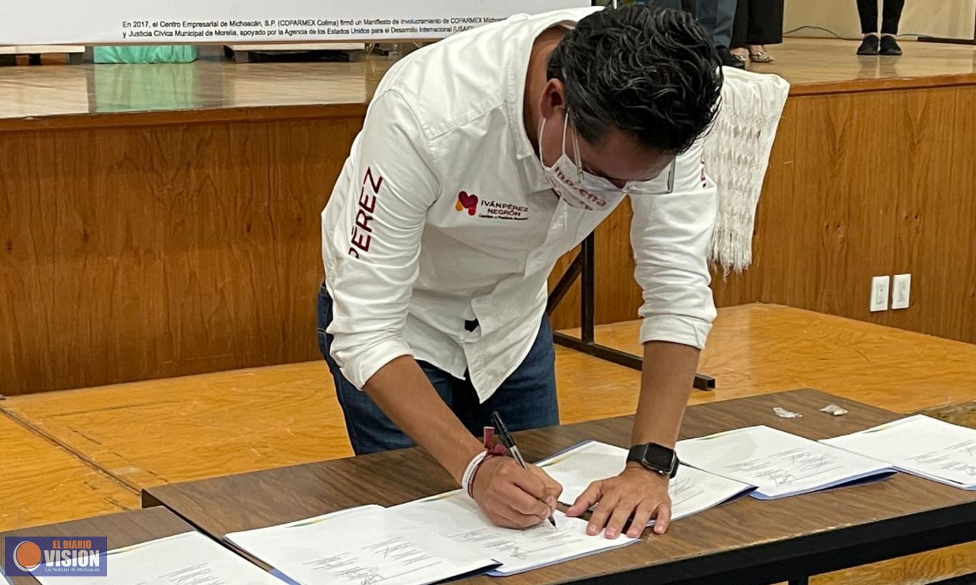 Iván Pérez Negrón firma acuerdo en seguridad y justicia cívica ante COPARMEX