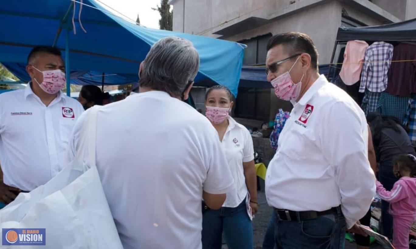 Miguel Ángel García Meza, visitó el tianguis en la Av. Pedregal