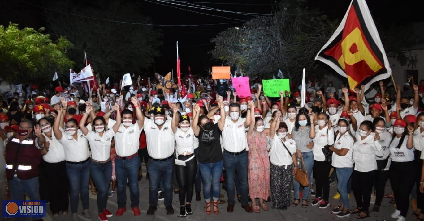 Paco Huacus cierra campaña con multitudinario respaldo de los apatzinguenses.