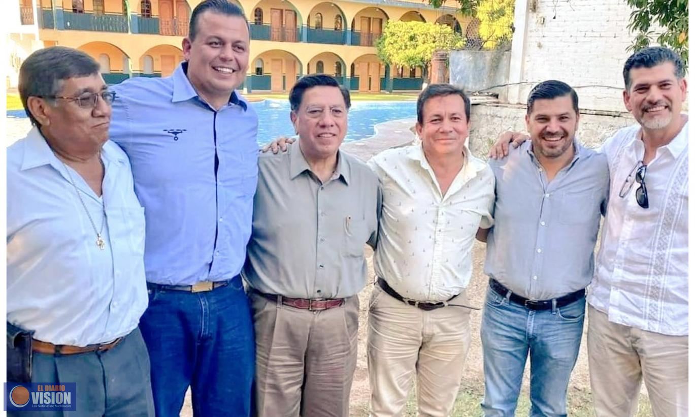 Jesús Reyna, brinda su apoyo a Memo Valencia